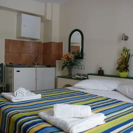 Jason & 3* Naxos City